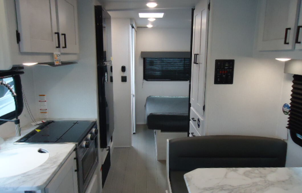 2024 EAST TO WEST RV ENTRADA 2200S-E450*23, , hi-res image number 9